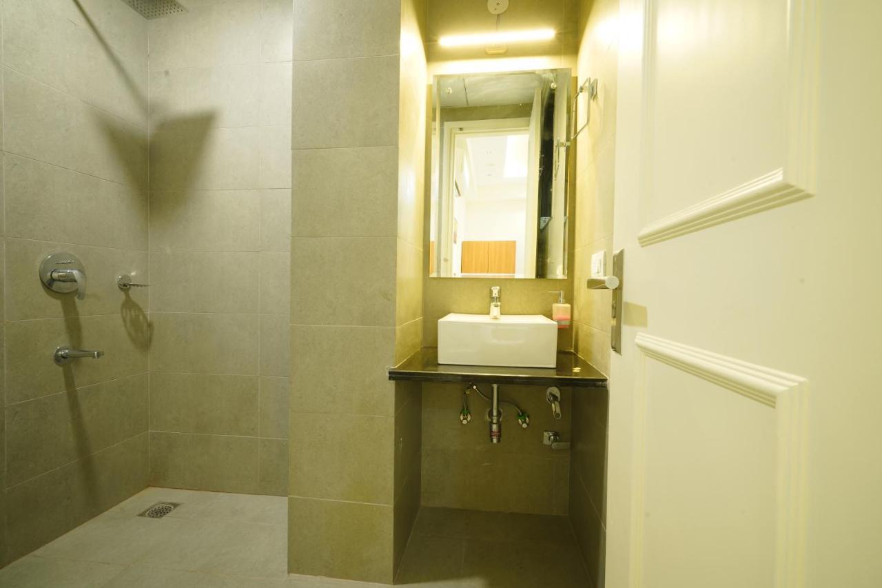 Octave Orchid Vista Hotel Gurgaon Bagian luar foto