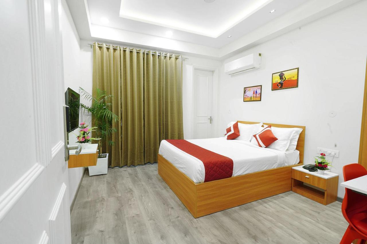 Octave Orchid Vista Hotel Gurgaon Bagian luar foto