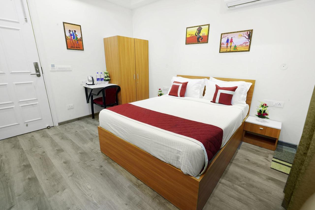 Octave Orchid Vista Hotel Gurgaon Bagian luar foto