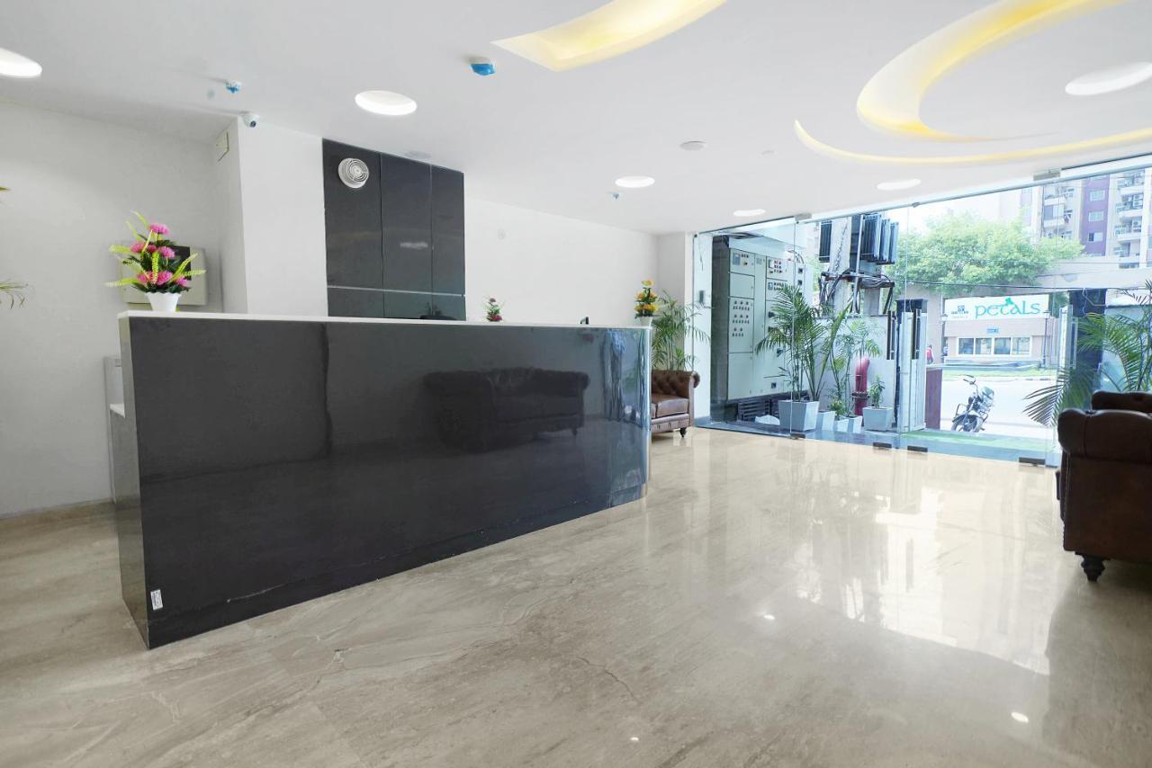 Octave Orchid Vista Hotel Gurgaon Bagian luar foto
