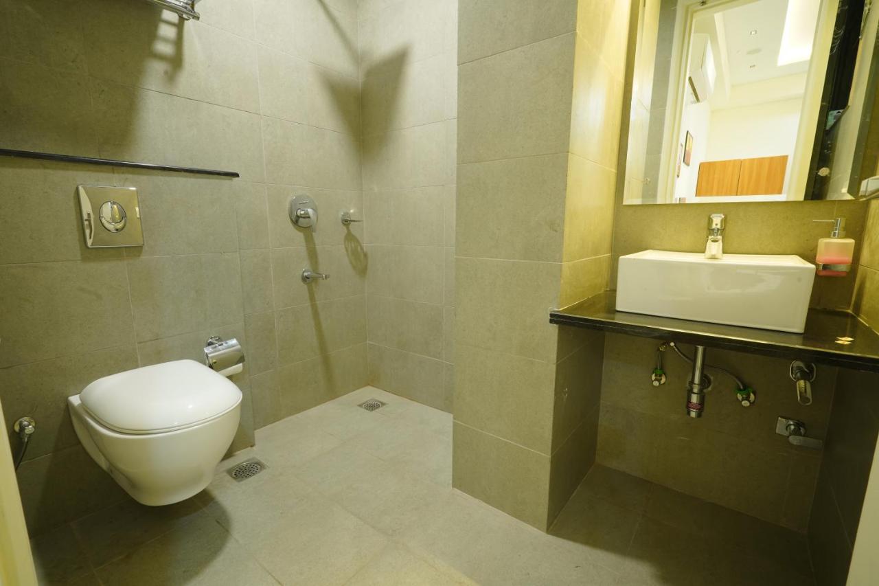 Octave Orchid Vista Hotel Gurgaon Bagian luar foto