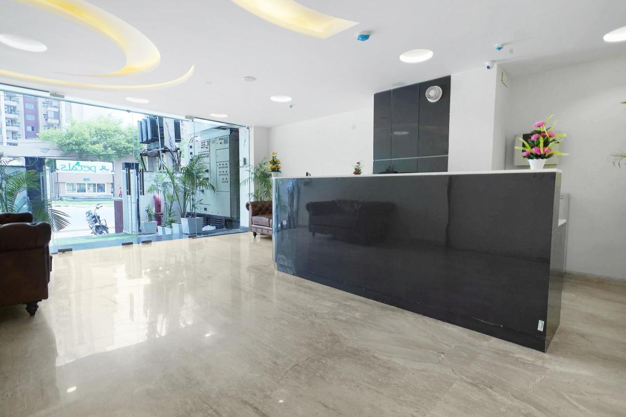 Octave Orchid Vista Hotel Gurgaon Bagian luar foto